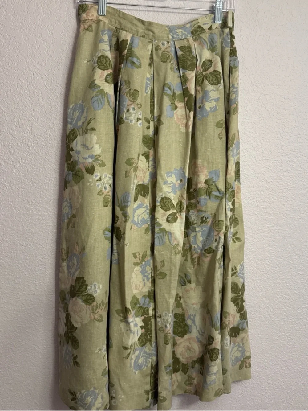 Vintage 80s/90s Floral Button-Front Midi Skirt in Sage Green - Picture 4 of 5